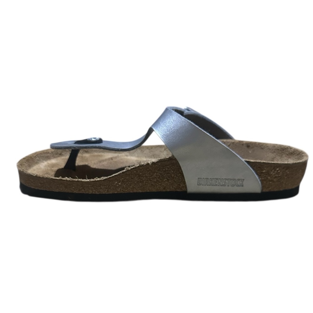 Birkenstock Gizeh Thong Sandals | Metallic Silver
Size 39
